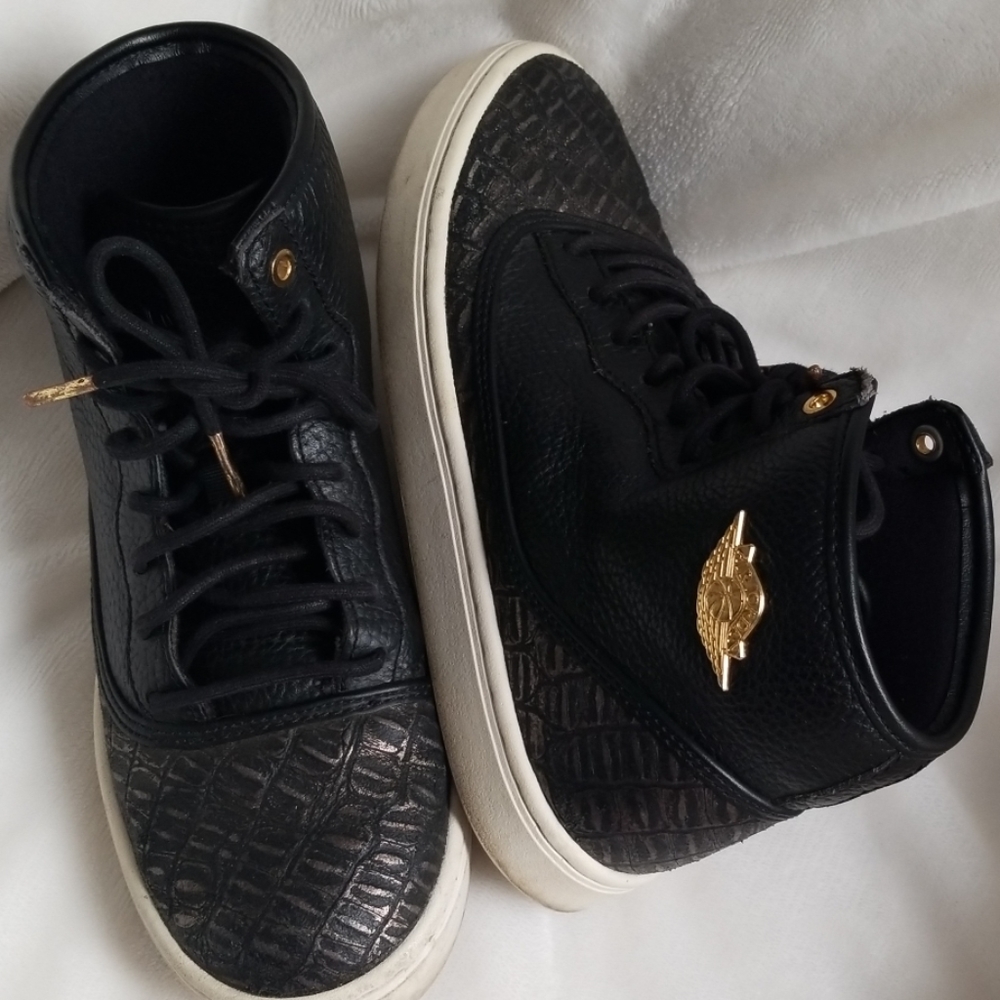 JORDAN SHOES SIZE 5.5